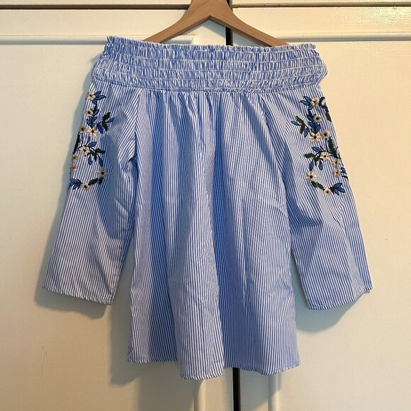 Q&A Off-Shoulder Blouse - Picture 1 of 5